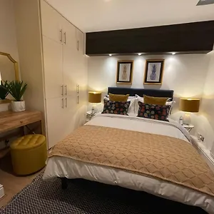 https://52-lansdown-crescent.cardiffhotelswales.com